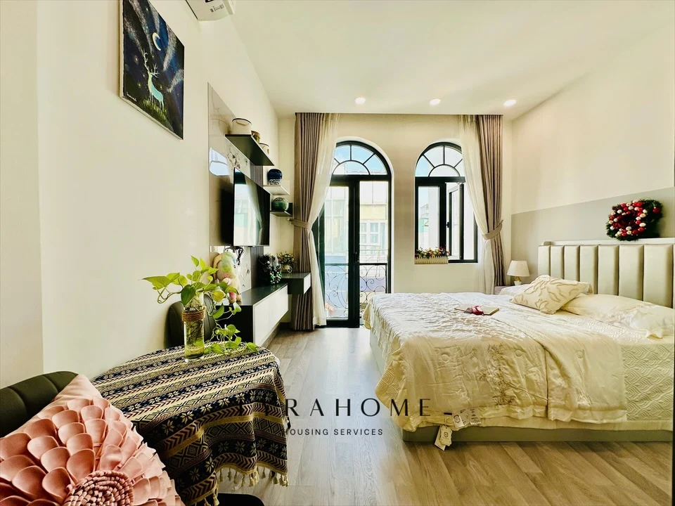 Studio apartment on Lê Văn Sỹ, District 3