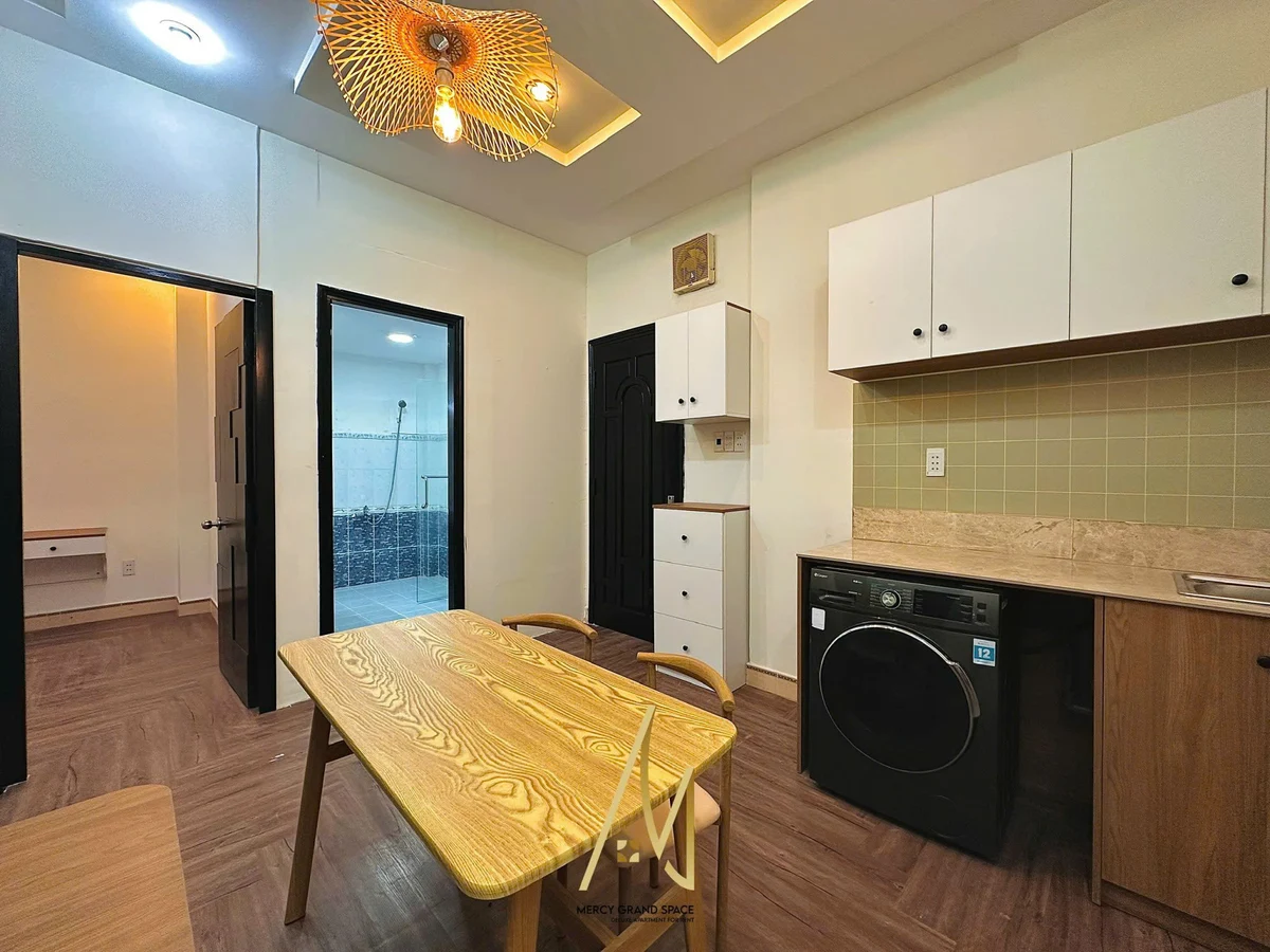 2-bedroom apartment on Cách Mạng Tháng Tám, District 10