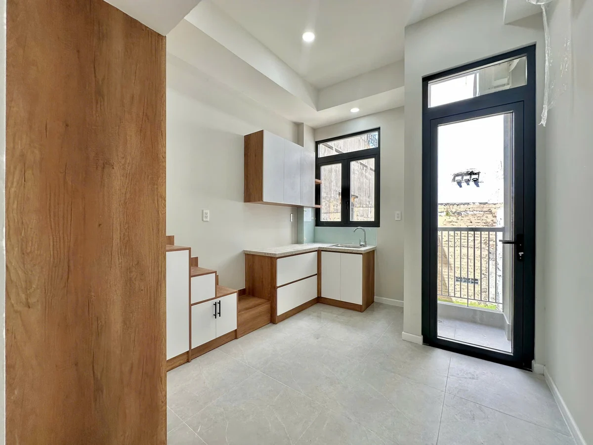 Duplex apartment on Tô Hiến Thành, District 10