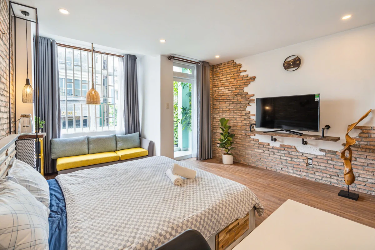 Studio apartment on Nguyễn Văn Thủ, District 1