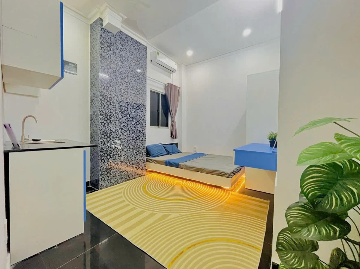Studio apartment on Nguyễn Văn Cừ, District 1