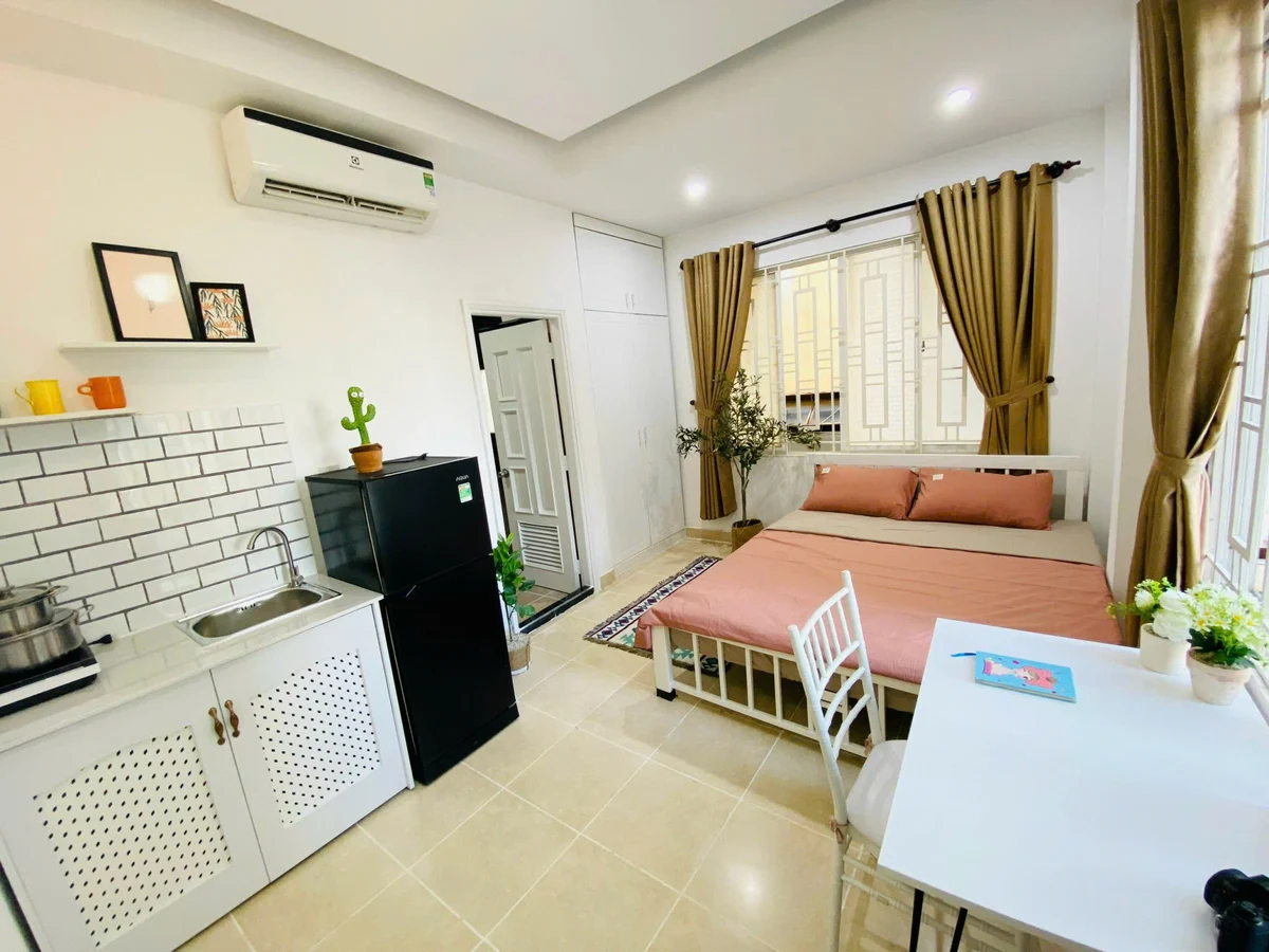 Studio apartment on Cống Quỳnh, District 1