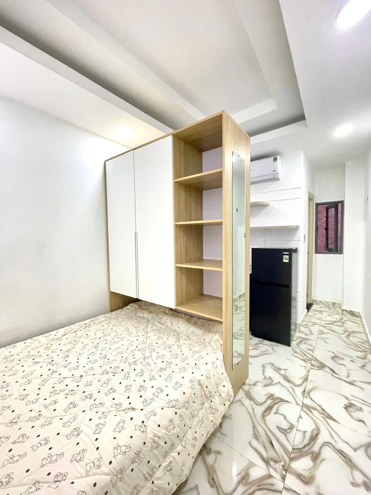Studio apartment on Nguyễn Cảnh Chân, District 1