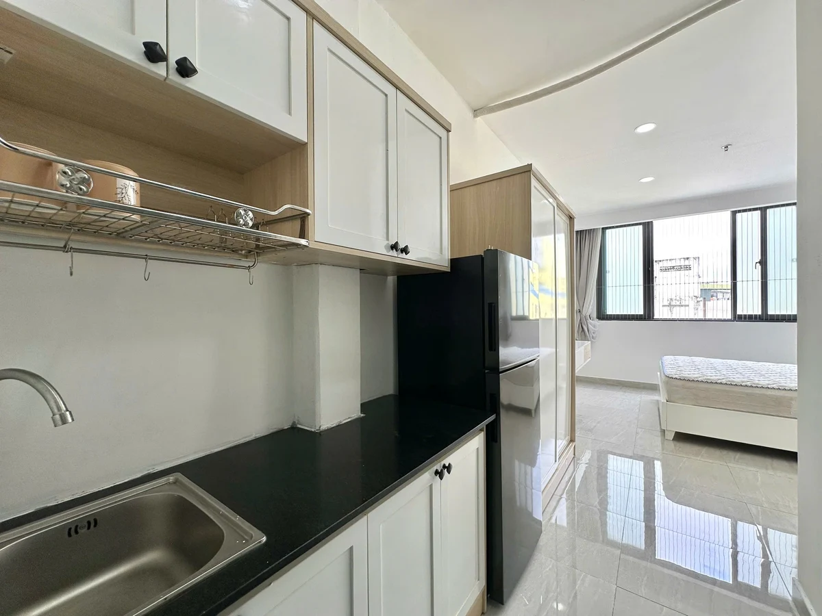Studio apartment on Nguyễn Duy Dương, District 5