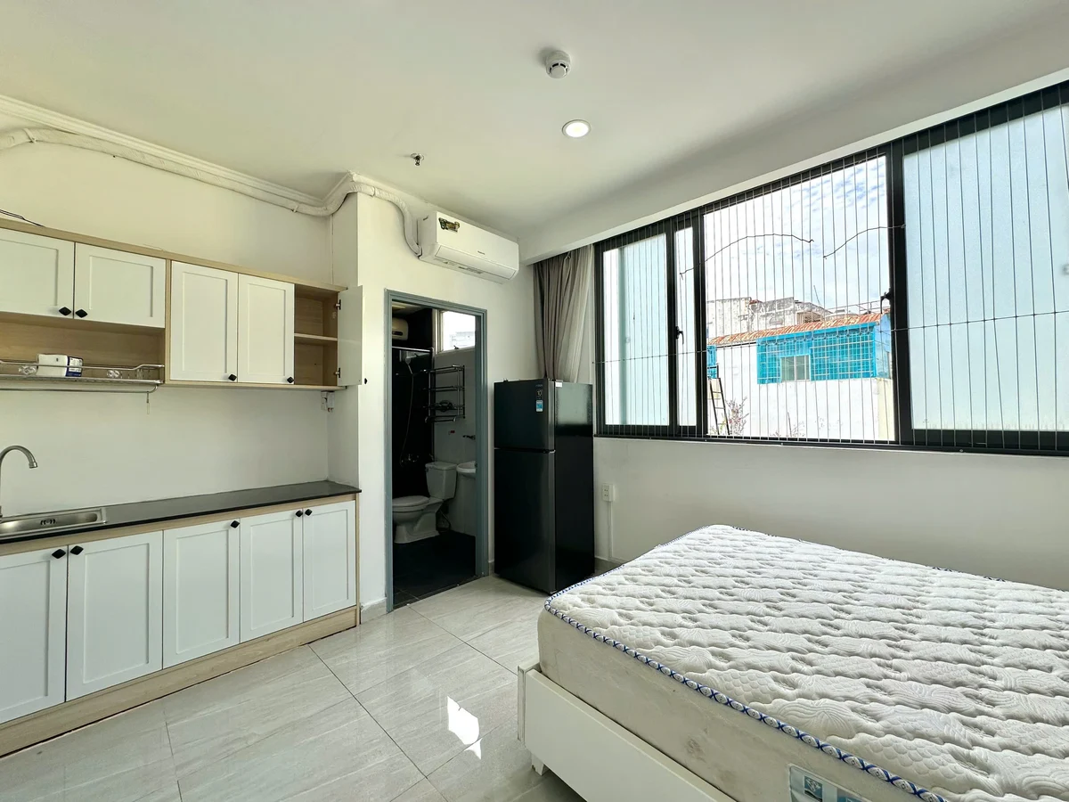 Studio apartment on Nguyễn Duy Dương, District 5