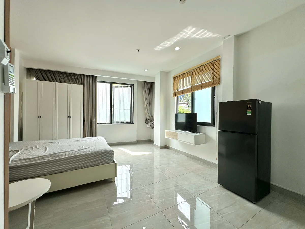 Studio apartment on Nguyễn Duy Dương, District 5